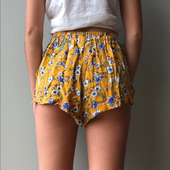 Floral pattern shorts - Picture 2 of 2